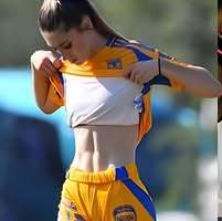 ခ်စ္ေသာ သူေလး