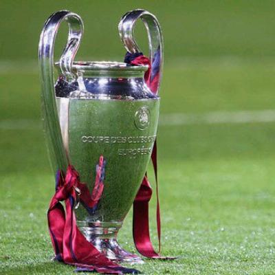 عشاق كرة القدم بلعالم العربي